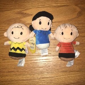 HALLMARK Itty Bitty’s Peanuts with FREE pair of Charlie Brown socks